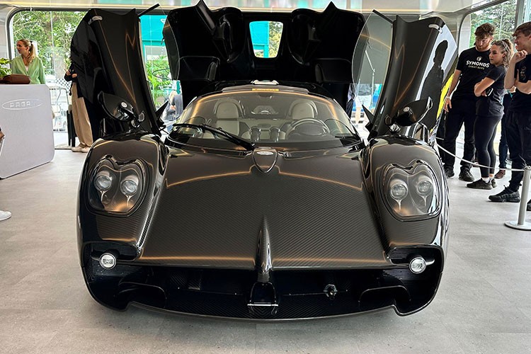 Pagani Utopia hon 59 ty dong bat ngo boc khoi khi dang 