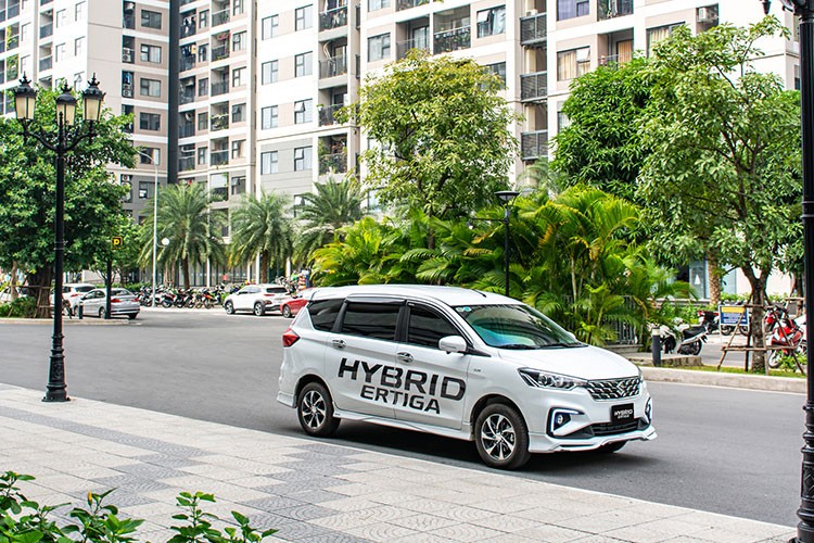 Xe MPV Suzuki Hybrid Ertiga chay dich vu co du sinh loi?