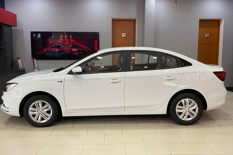 Cận cảnh MG5 MT chỉ 399 triệu tại Việt Nam, rẻ hơn Hyundai Grand i10 - Hình 4 Can canh MG5 MT chi 399 trieu tai Viet Nam, re hon Hyundai Grand i10-Hinh-4