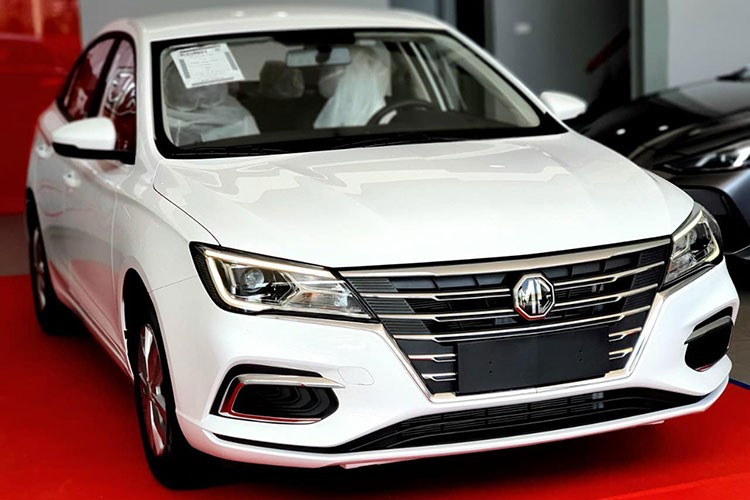 Cận cảnh MG5 MT chỉ 399 triệu tại Việt Nam, rẻ hơn Hyundai Grand i10 - Hình 6 Can canh MG5 MT chi 399 trieu tai Viet Nam, re hon Hyundai Grand i10-Hinh-6