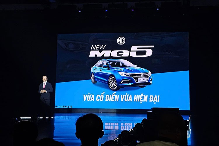 Cận cảnh MG5 MT chỉ 399 triệu tại Việt Nam, rẻ hơn Hyundai Grand i10 Can canh MG5 MT chi 399 trieu tai Viet Nam, re hon Hyundai Grand i10