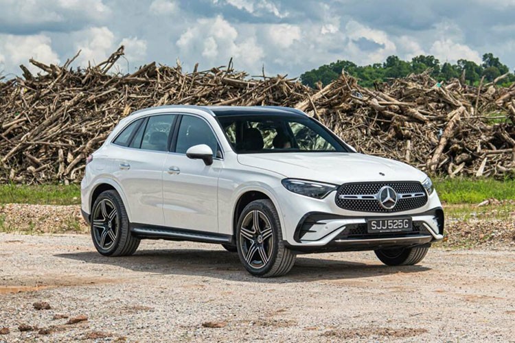 Hon 12.000 xe Mercedes-Benz GLC300 bi trieu hoi ve van de an toan