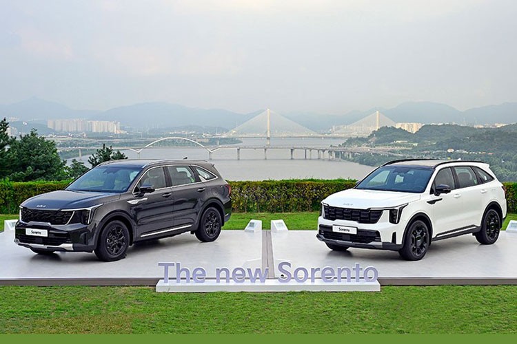 Kia Sorento dang dan dau thi truong, ban gap doi Hyundai SantaFe