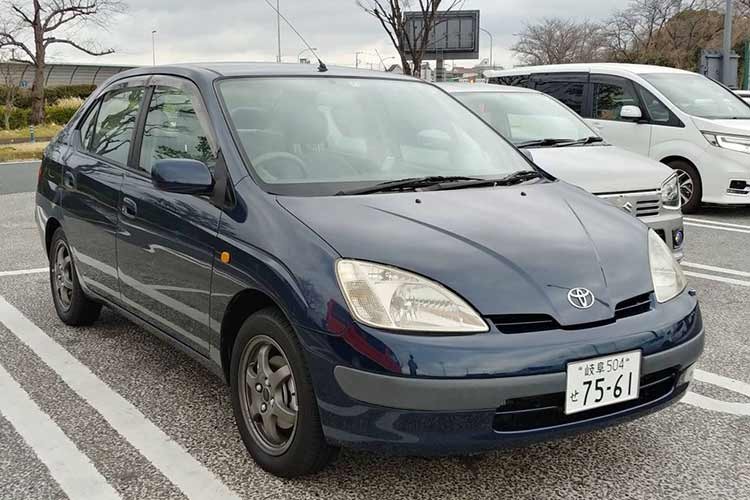 Ly do Toyota ngung bao hanh pin oto tron doi?