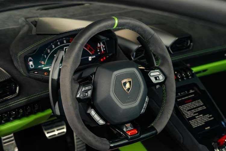 Lamborghini Huracan Tecnica đeo biển 'tứ quý 9' giá 2,74 tỷ
