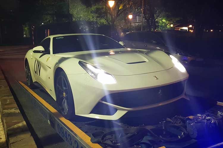 Ferrari F12 Berlinetta hon 20 ty, 8 nam chay 1000km ve tay 