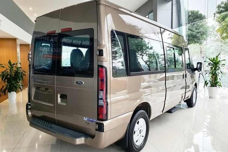 Ford Viet Nam trieu hoi gan 2.000 xe Transit 2023-Hinh-2