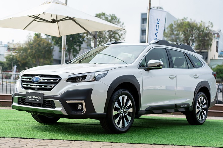 Subaru Outback uu dai manh tay toi hon 400 trieu tai Viet Nam