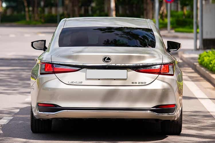 Co nen mua Lexus ES 250 chay 2 nam, gia hon 2 ty tai Viet Nam?-Hinh-10