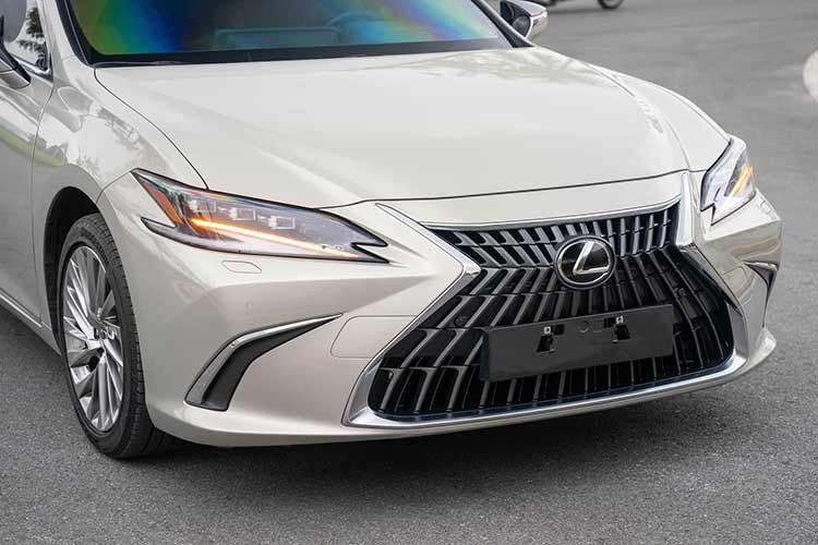 Co nen mua Lexus ES 250 chay 2 nam, gia hon 2 ty tai Viet Nam?-Hinh-4