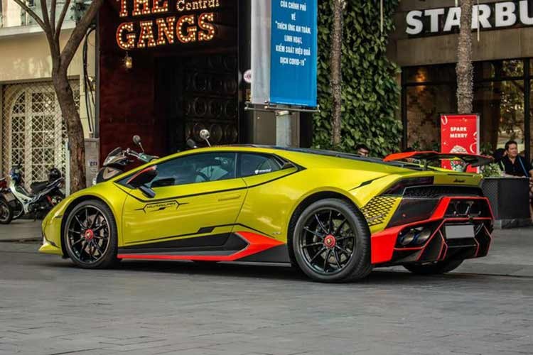 Vo chong Doan Di Bang ban Lamborghini Huracan bien 