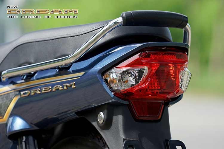Cận cảnh Honda Dream 2024 hơn 60 triệu đầu tiên về Việt Nam - Hình 7 Can canh Honda Dream 2024 hon 60 trieu dau tien ve Viet Nam-Hinh-7