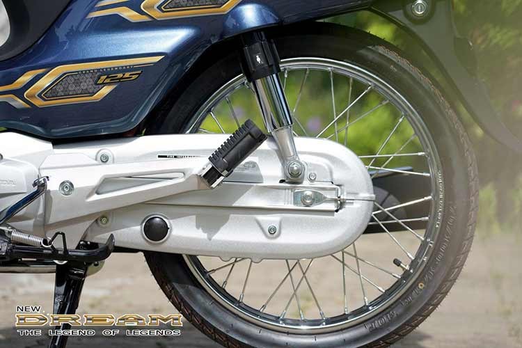 Cận cảnh Honda Dream 2024 hơn 60 triệu đầu tiên về Việt Nam - Hình 8 Can canh Honda Dream 2024 hon 60 trieu dau tien ve Viet Nam-Hinh-8
