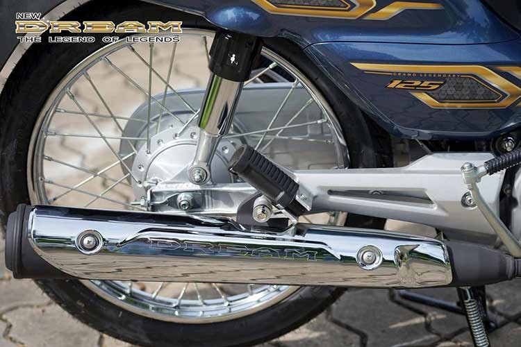 Cận cảnh Honda Dream 2024 hơn 60 triệu đầu tiên về Việt Nam - Hình 9 Can canh Honda Dream 2024 hon 60 trieu dau tien ve Viet Nam-Hinh-9