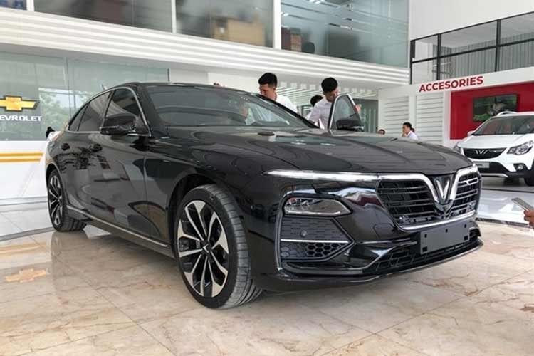 VinFast Lux A2.0 far from warehouse, cost 620 million in Vietnam-Picture-2
