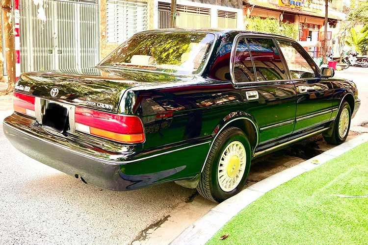 Toyota Crown 