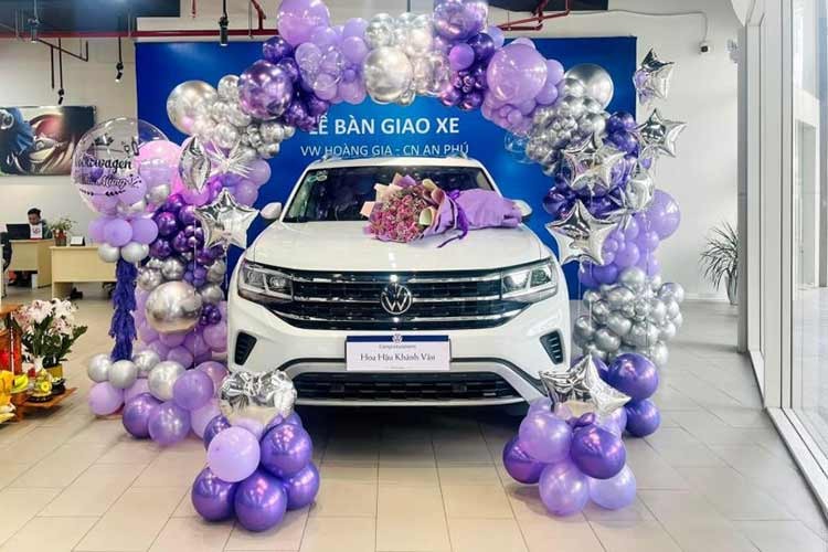 Hoa hau Khanh Van chi hon 2 ty dong tau SUV Volkswagen Teramont-Hinh-10