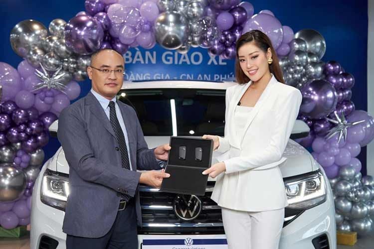 Hoa hau Khanh Van chi hon 2 ty dong tau SUV Volkswagen Teramont-Hinh-3