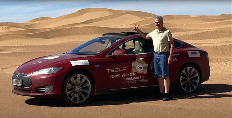 Tesla Model S chay gan 2 trieu km, thay 13 dong co va 3 cum pin