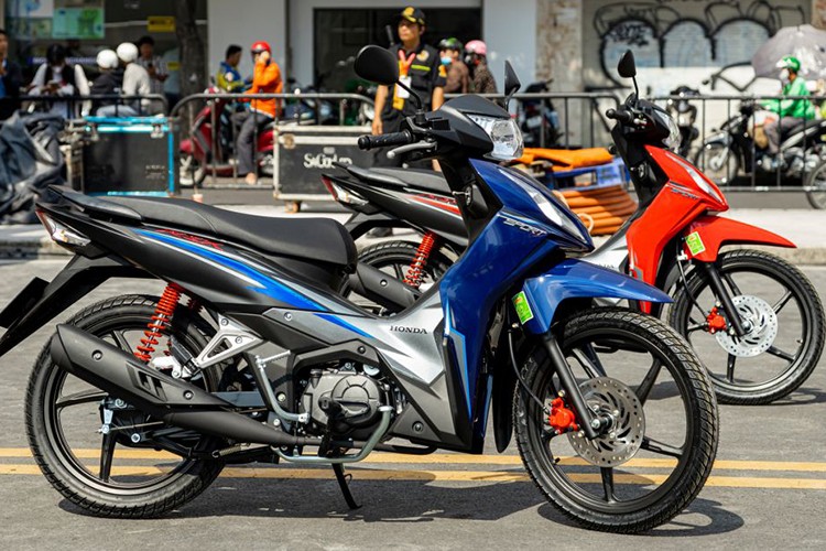 HVN tang dien thoai cho khach mua xe may Honda, kich cau doanh so-Hinh-2