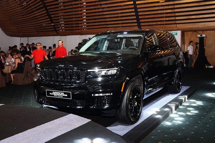 Jeep Grand Cherokee gan 7 ty ra mat Viet Nam giua 