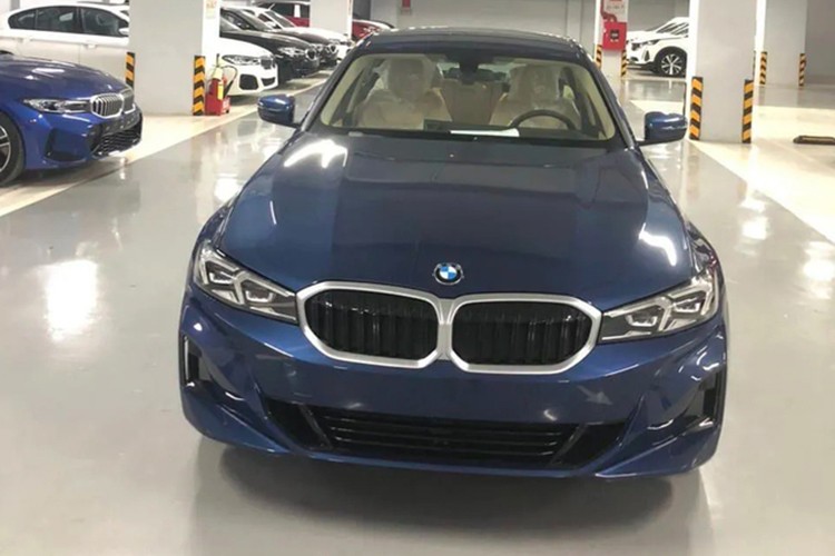 BMW 320i 2023 vua 