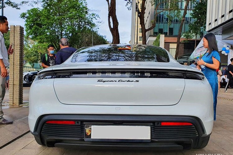 Porsche Taycan chay dien can duoc trieu hoi ngay tai Viet Nam-Hinh-2