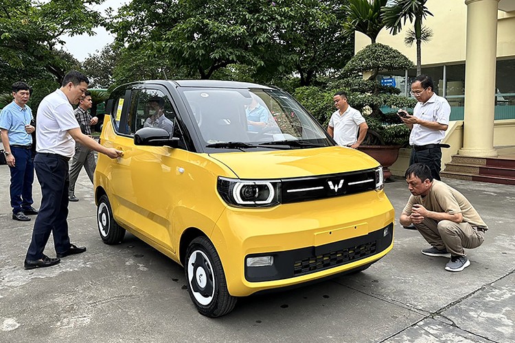 Wuling Mini EV thay doi nhan dien - oto 