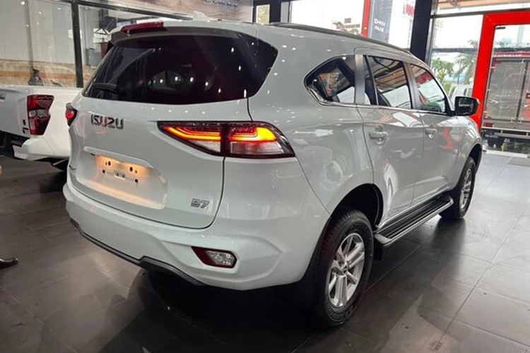 Ford Everest thau tom gan 40% thi phan SUV 7 cho, Isuzu MU-X “e sung“-Hinh-14