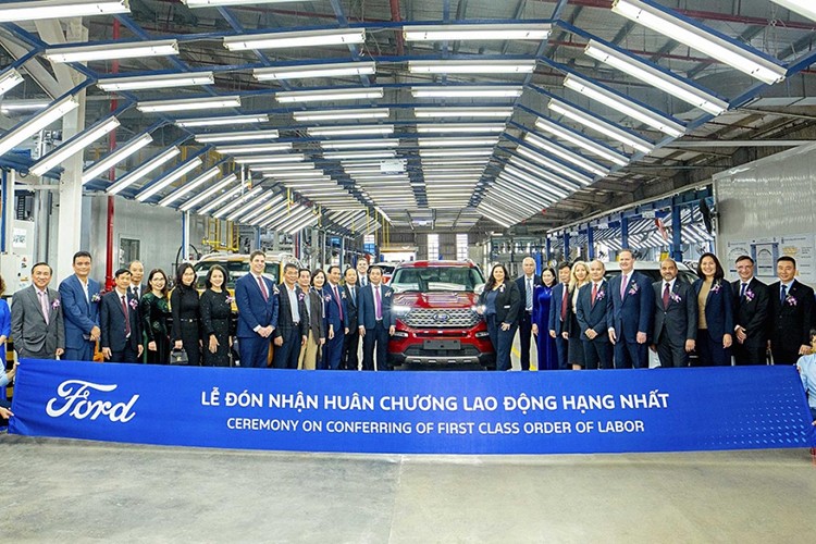 Ford Viet Nam don nhan Huan chuong Lao dong hang Nhat
