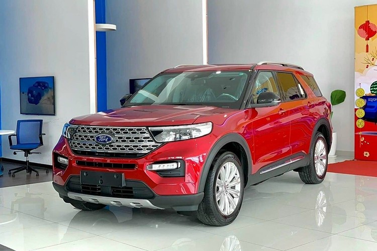 Ford Explorer lan dau giam gia soc tai dai ly, toi 440 trieu dong