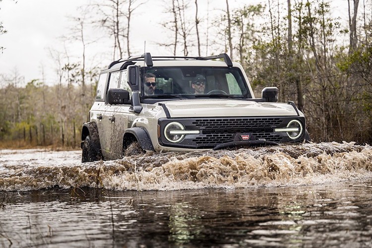 Ford Bronco lieu co 