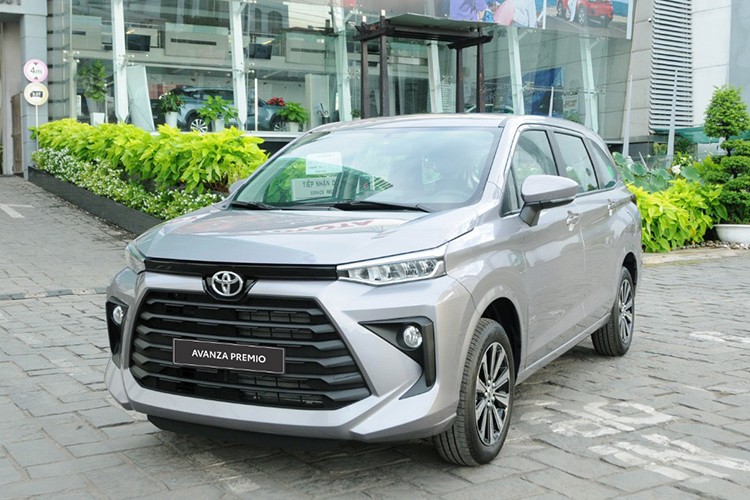 Toyota Avanza MT tai Viet Nam giao xe tro lai sau be boi Daihatsu