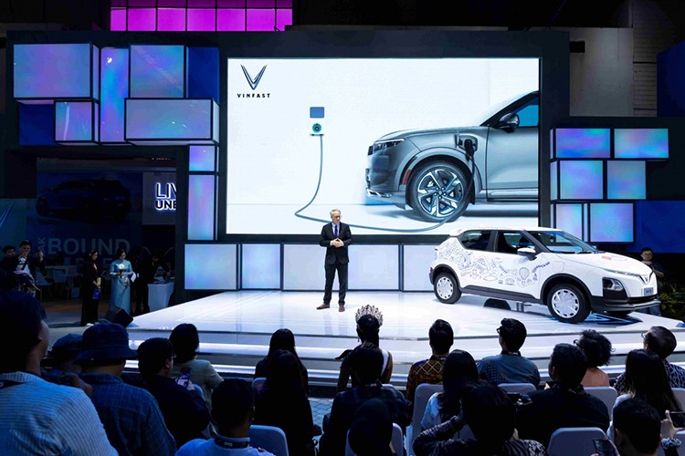 View - 	VinFast ra mắt loạt ôtô điện tay lái nghịch tại Indonesia