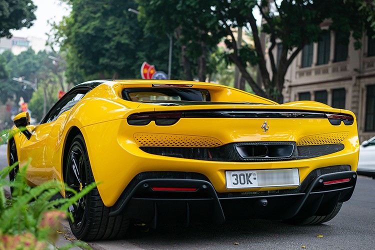 Ferrari 296 GTB hon 23 ty dau tien duoc dai gia Ha Noi rao ban-Hinh-4