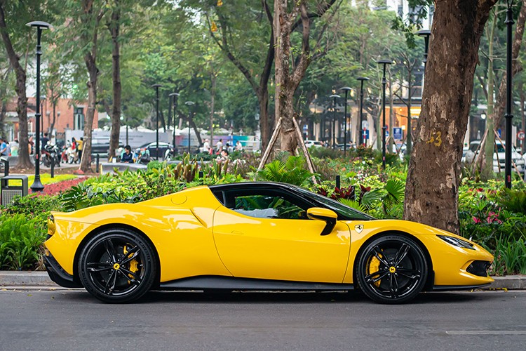 Ferrari 296 GTB hon 23 ty dau tien duoc dai gia Ha Noi rao ban-Hinh-8