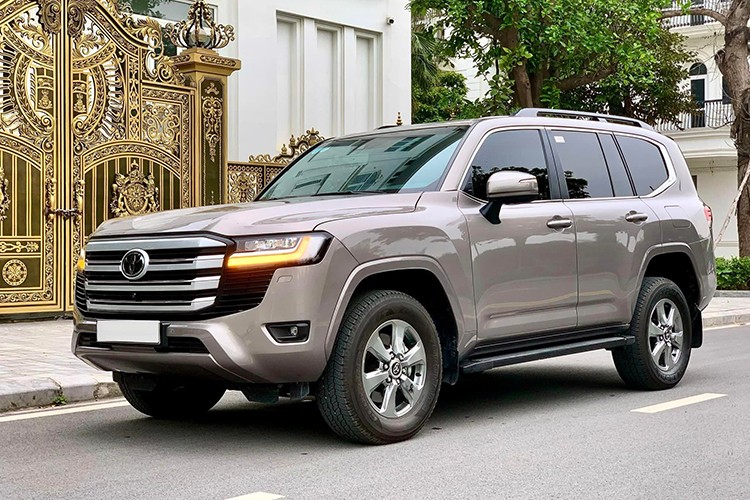 Can canh Toyota Land Cruiser 2022 