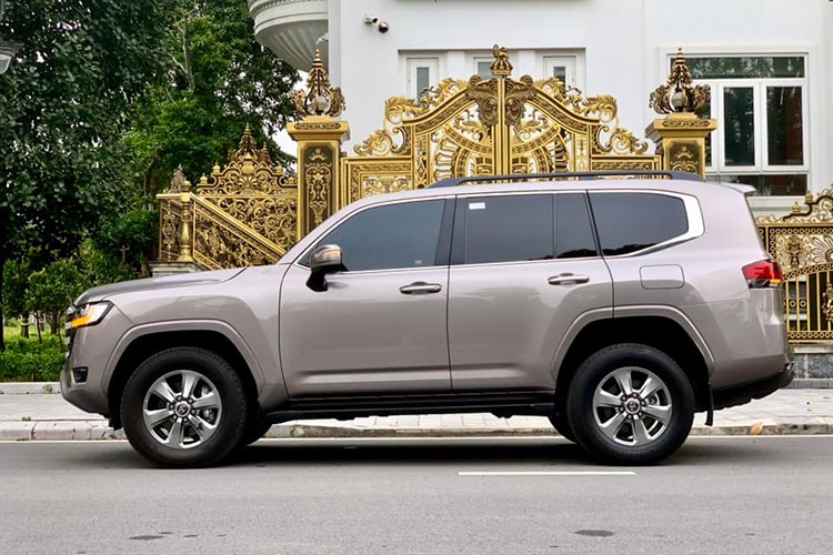 Can canh Toyota Land Cruiser 2022 