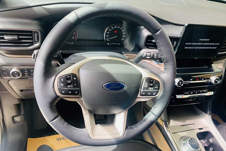 View - 	Ford Explorer tại Việt Nam giảm giá niêm yết tới gần 500 triệu 