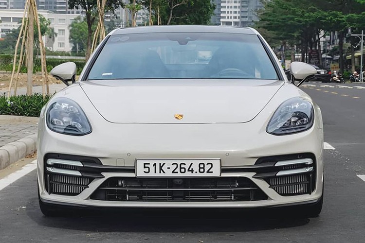 Porsche Panamera Turbo S tung cua 