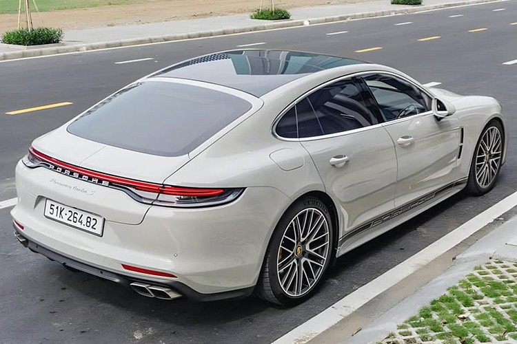 Porsche Panamera Turbo S tung cua 