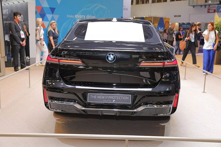 BMW i7 Protection - oto dien boc thep, chong dan dau tien cho yeu nhan-Hinh-10