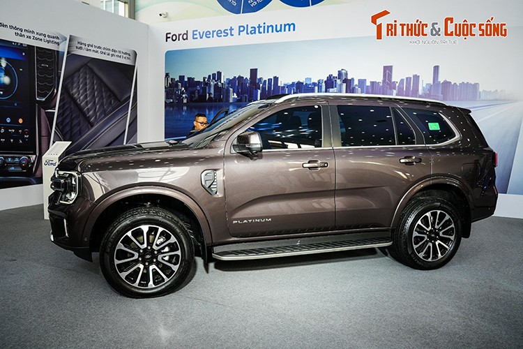 Can canh Ford Everest Platinum 2024 tai Viet Nam, hon 1,5 ty dong-Hinh-3