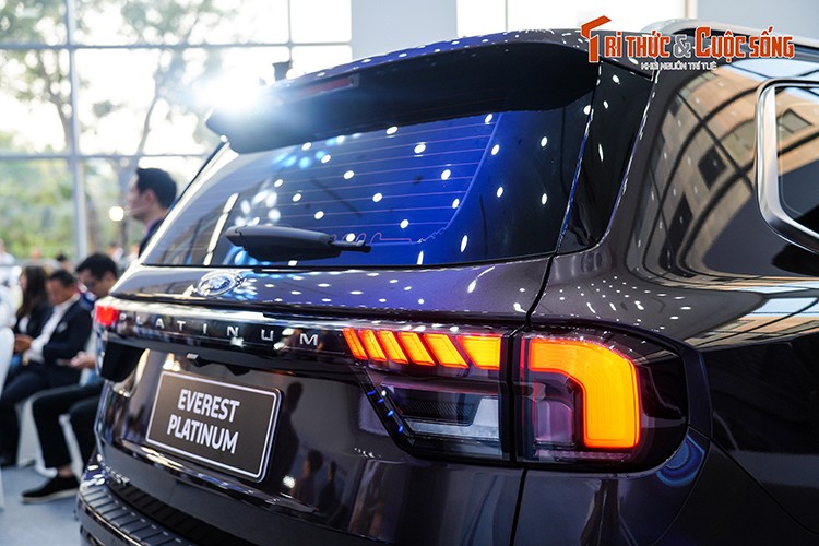 Can canh Ford Everest Platinum 2024 tai Viet Nam, hon 1,5 ty dong-Hinh-5