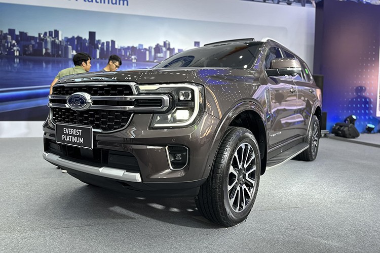Can canh Ford Everest Platinum 2024 tai Viet Nam, hon 1,5 ty dong