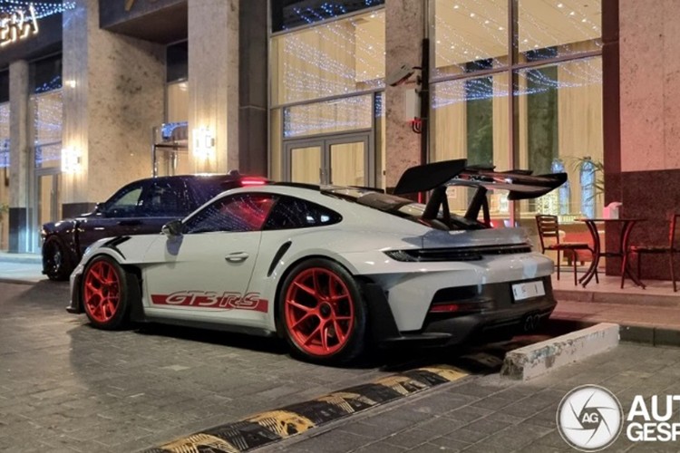 Chiec Porsche 911 GT3 RS mang bien so tri gia toi 241,77 ty dong-Hinh-3