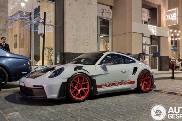 Chiec Porsche 911 GT3 RS mang bien so tri gia toi 241,77 ty dong