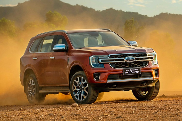 Ford Everest tại Việt Nam đang cho Hyundai SantaFe 'hít khói' như thế nào?