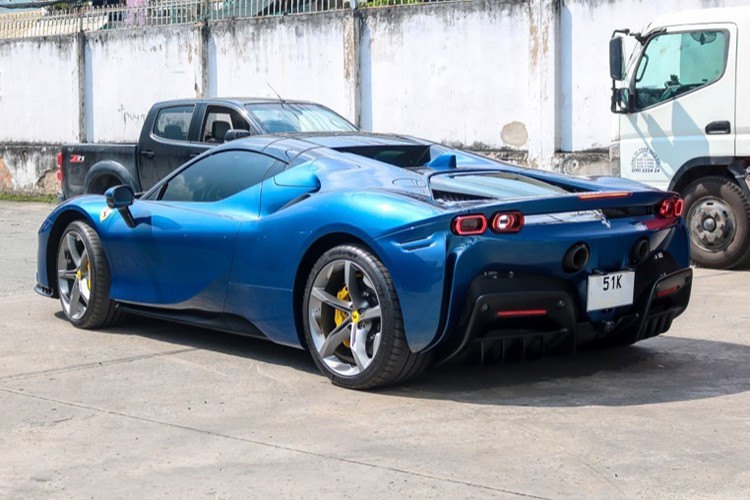 Ferrari SF90 Spider hon 50 ty cua Cuong Do la len san xe cu?-Hinh-11