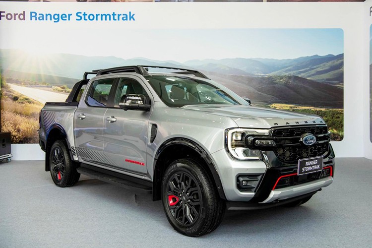 Ford ban Ranger Stormtrak va Everest Platinum online, tranh kenh gia-Hinh-2